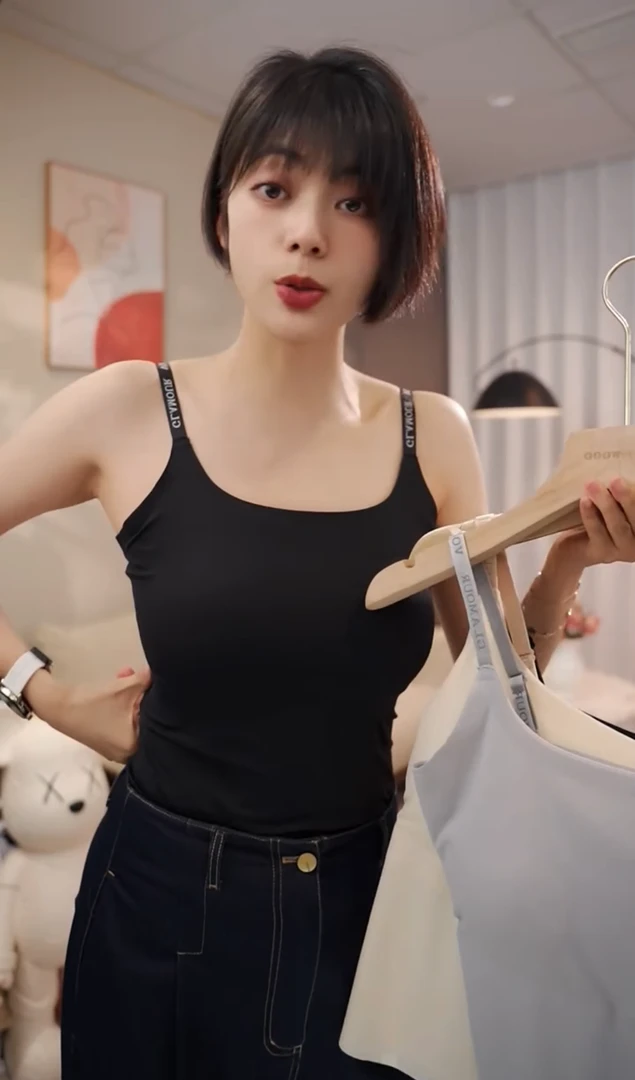 2025夏季新款简约舒适裸感无痕一体式打底外穿薄款透气吊带背心