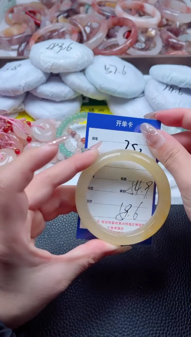 【闪购商品】石英质玉手镯未镶嵌252-54