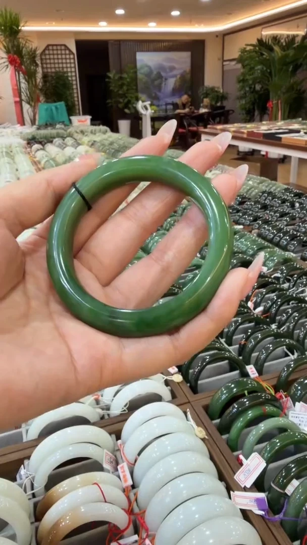 颈饰未镶嵌和田玉手镯55