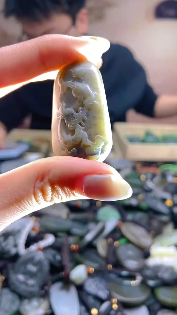 颈饰未镶嵌和田玉1