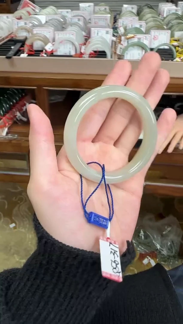 未镶嵌手镯和田玉56