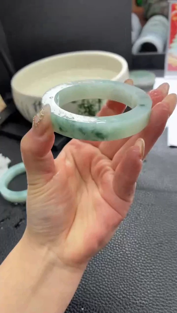 未镶嵌手镯定制翡翠有****️ddj