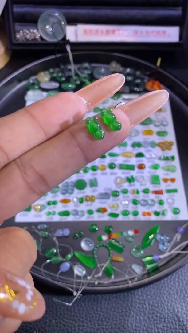 未镶嵌挂件翡翠金鱼