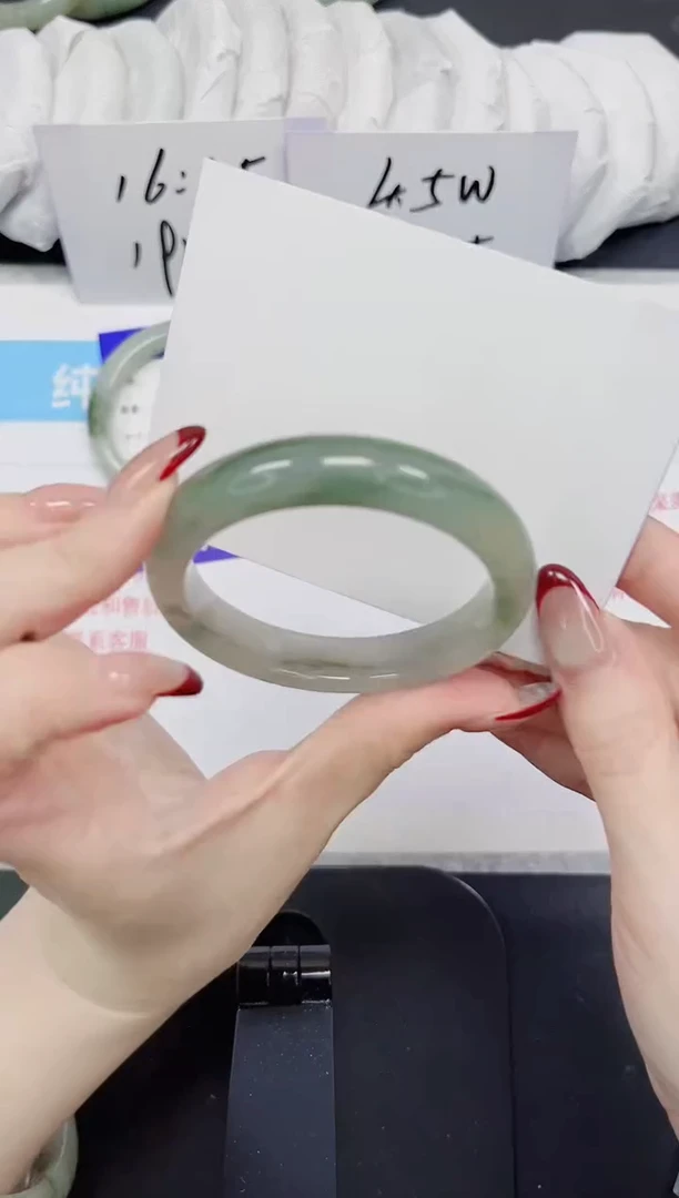 【闪购商品】石英质玉手镯未镶嵌303