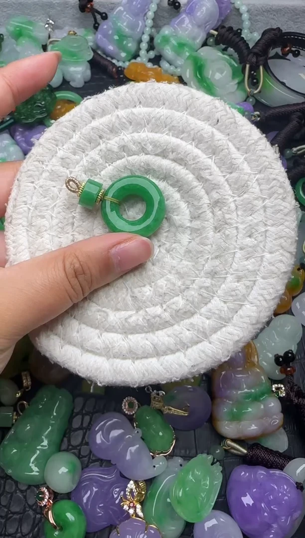 颈饰未镶嵌翡翠缅甸翡翠吊坠