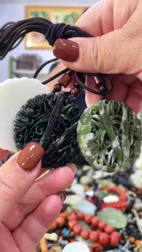 未镶嵌岫玉吊坠多样性发其中一件