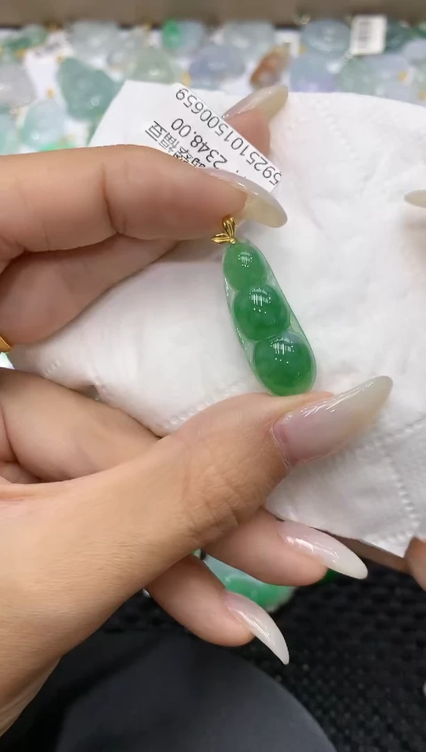 颈饰18K金镶嵌翡翠111111111111