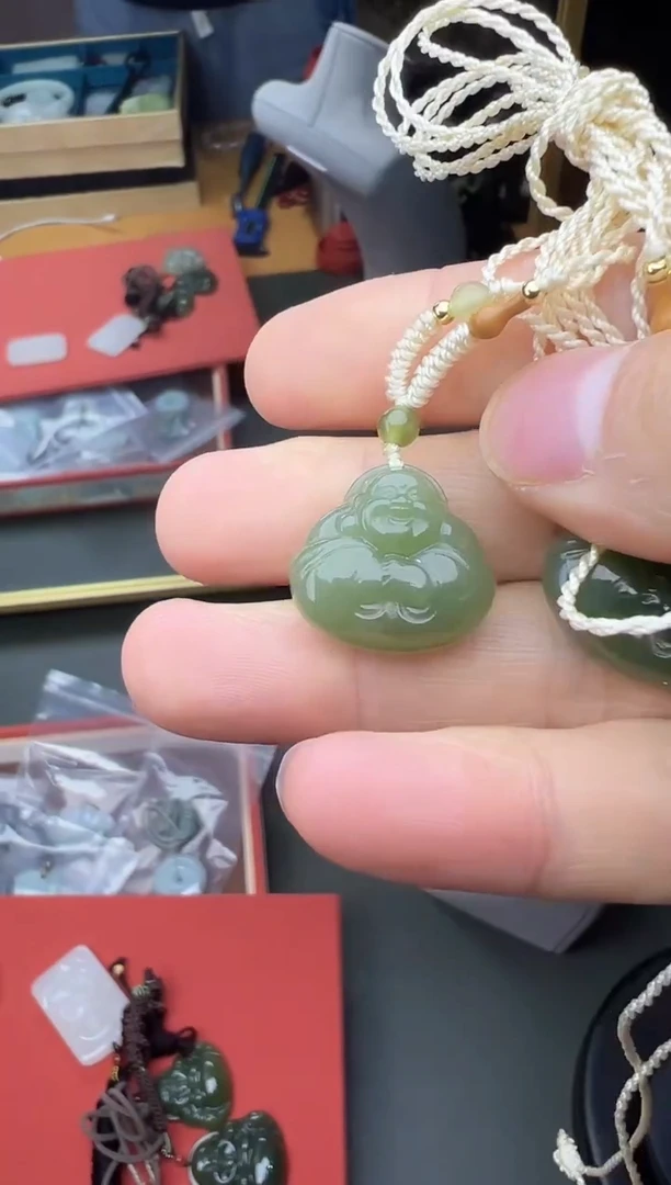 颈饰未镶嵌和田玉吊坠多样性发一