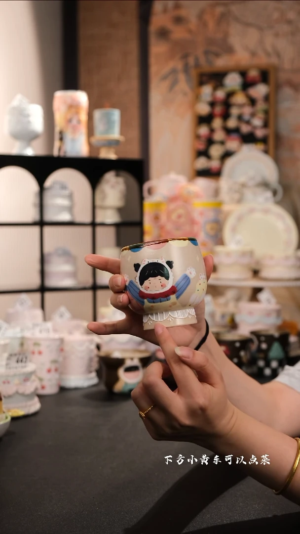摆件景德镇手工手绘高温釉下彩设计师款