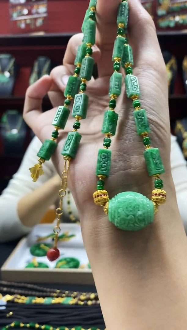 颈饰未镶嵌翡翠吊坠