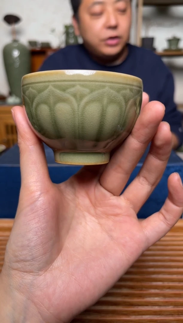 【闪购商品】其他深色耀州窑莲瓣主人杯