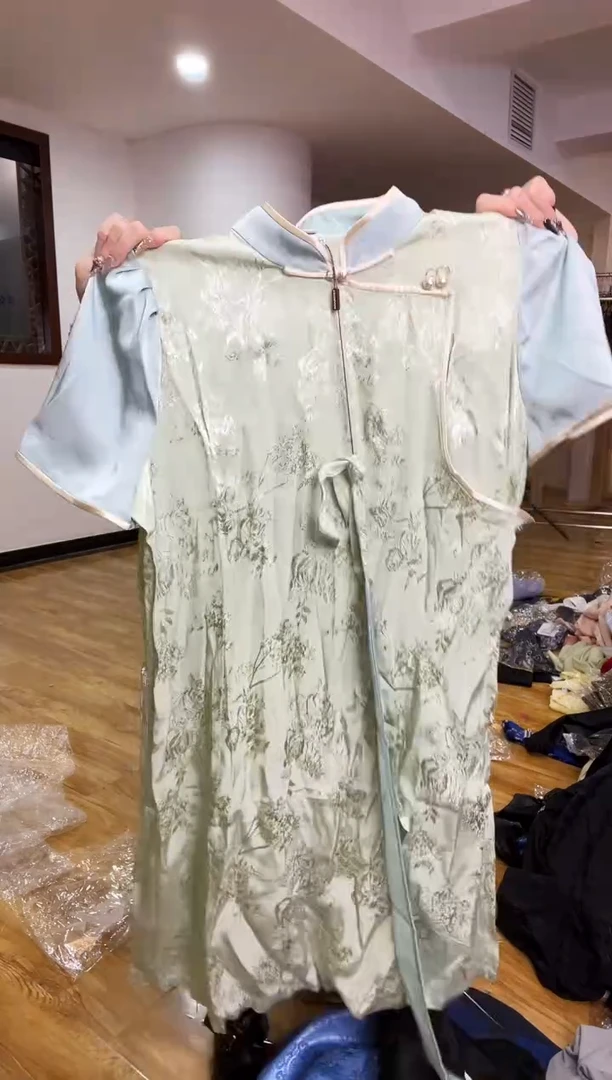 XL码      115-125斤  裙子