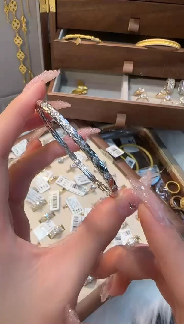 【闪购商品】钻石手镯18K金镶嵌菱格纹手镯16#