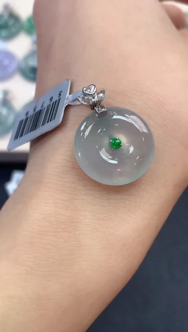 【闪购商品】翡翠吊坠(不含链)18K金镶嵌b17