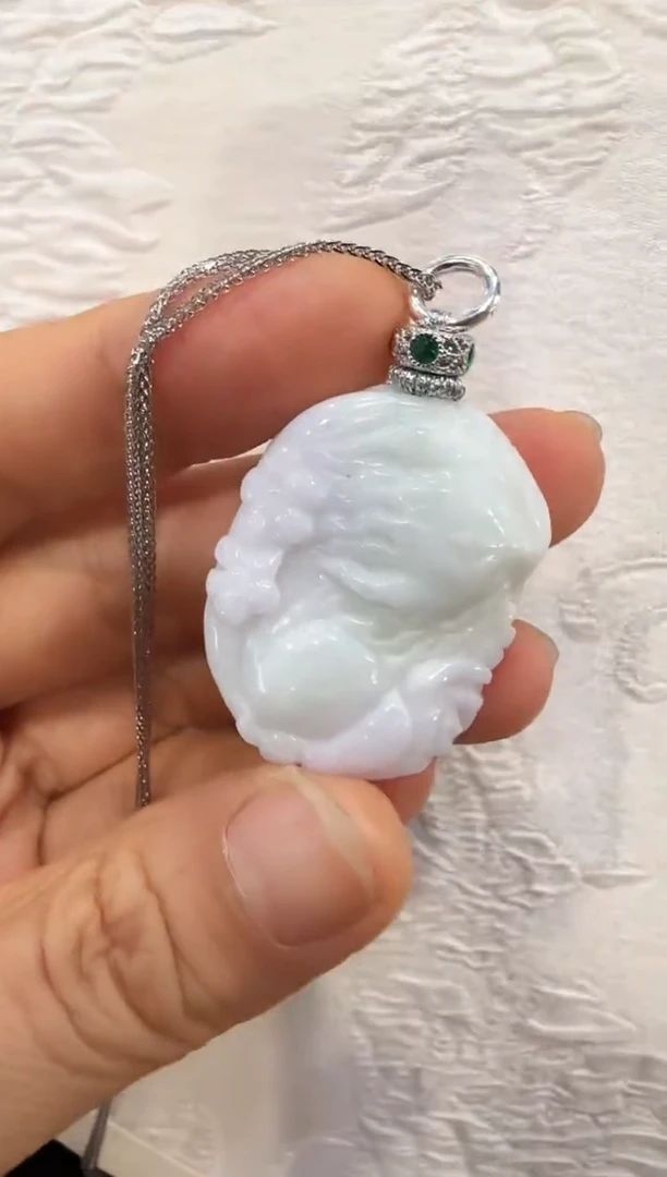 翡翠未镶嵌颈饰国风