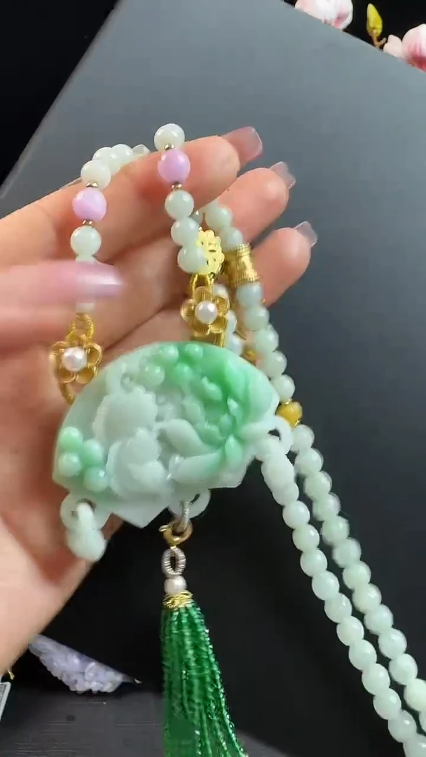 颈饰未镶嵌翡翠鱼戏莲花