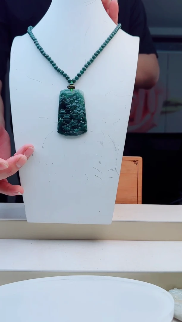 颈饰未镶嵌翡翠多样性发其中一