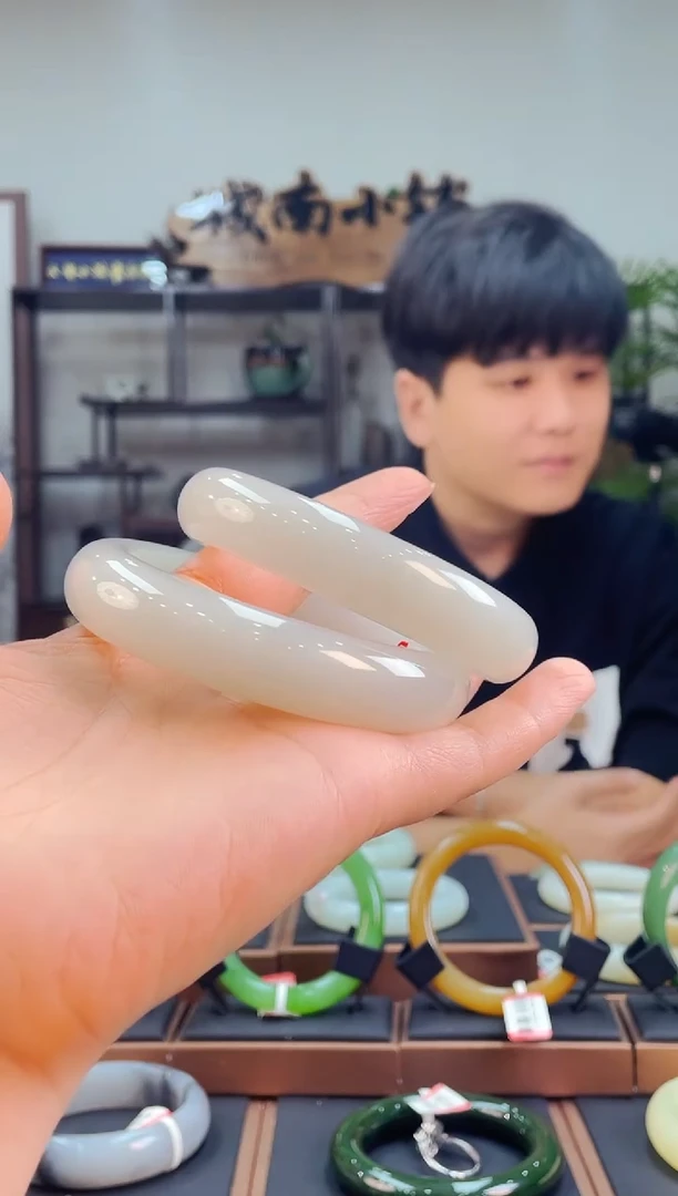 和田玉手镯未镶嵌青海白58-59多样性发一