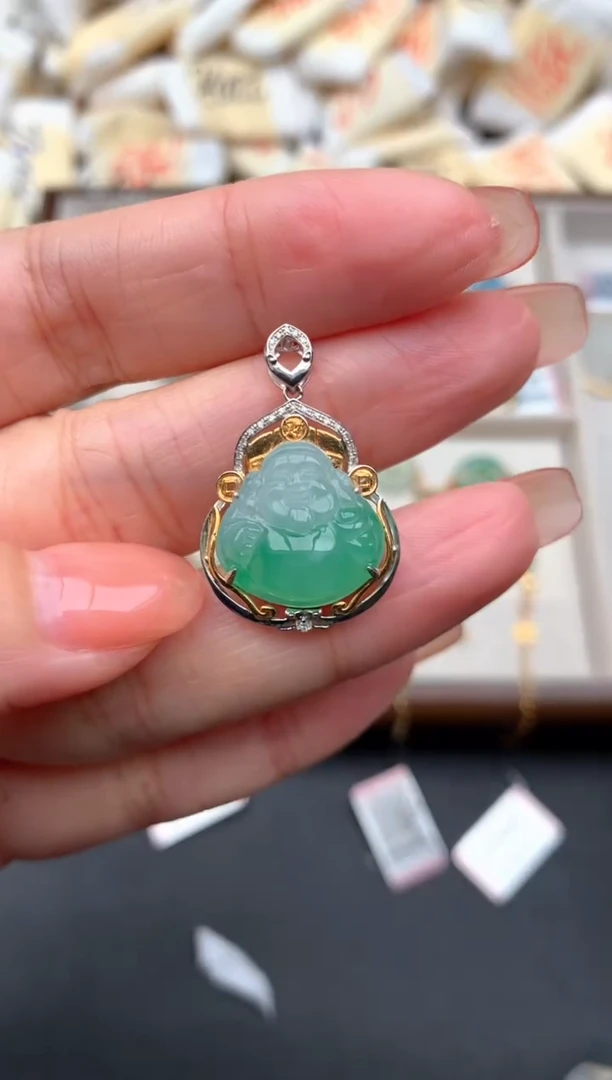 18K金镶嵌挂件翡翠一