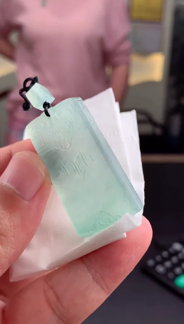 定制翡翠未镶嵌被****暖翡翠