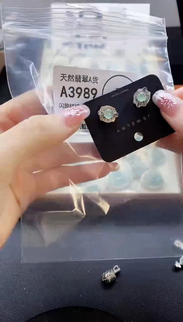 【闪购商品】翡翠吊坠(赠链)未镶嵌天然翡翠A货888