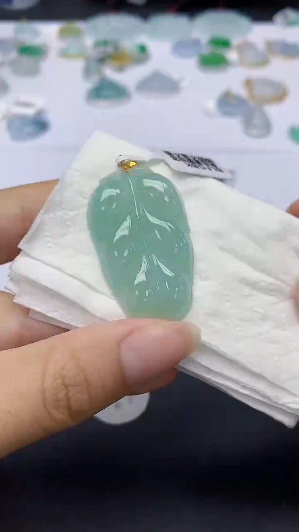 翡翠18K金镶嵌颈饰天然缅甸a货翡翠