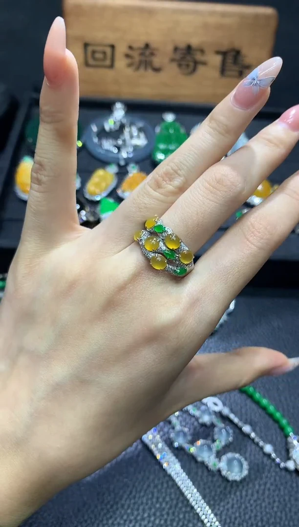 18K金镶嵌戒指翡翠41团购