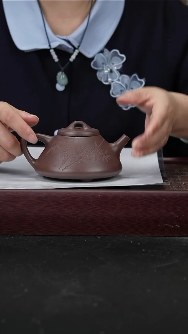 天青刻绘子冶