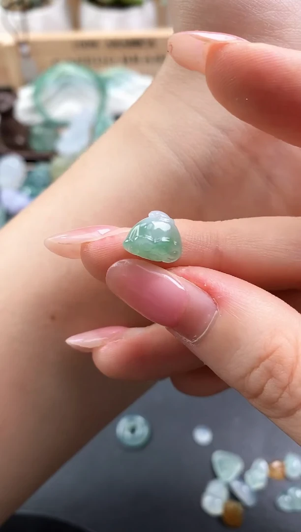 颈饰未镶嵌翡翠莲蓬