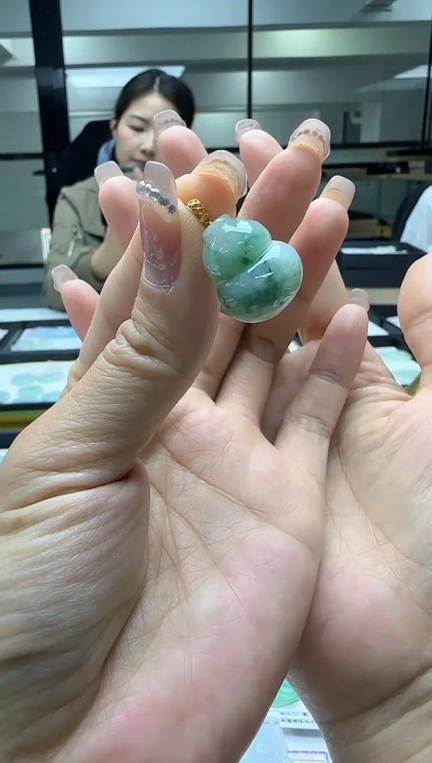 【闪购商品】翡翠颈饰18K金镶嵌葫芦