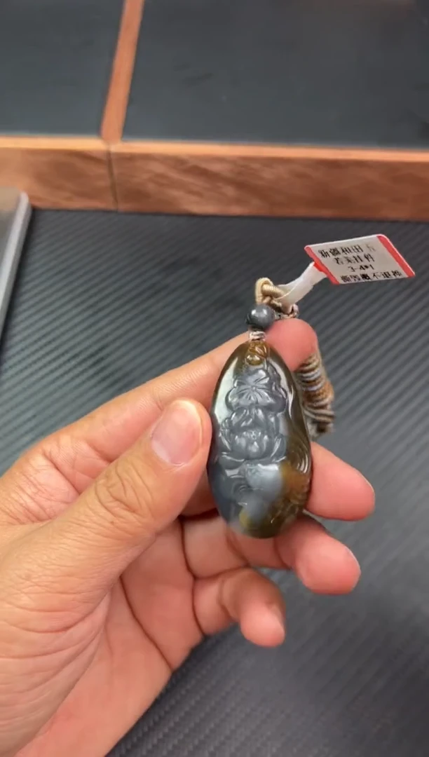 【闪购商品】和田玉吊坠(赠链)未镶嵌若羌微色差