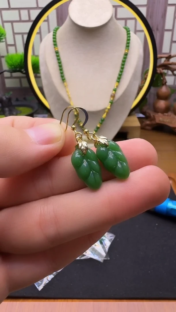 14K金镶嵌和田玉耳饰E112