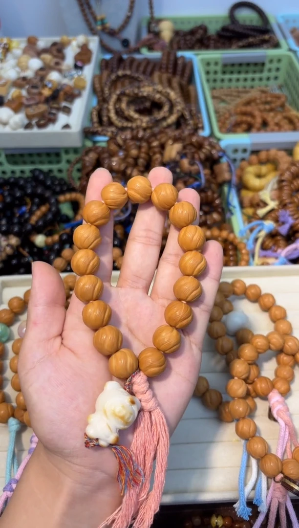 吊坠白玉菩提猴头卷卷酥手持