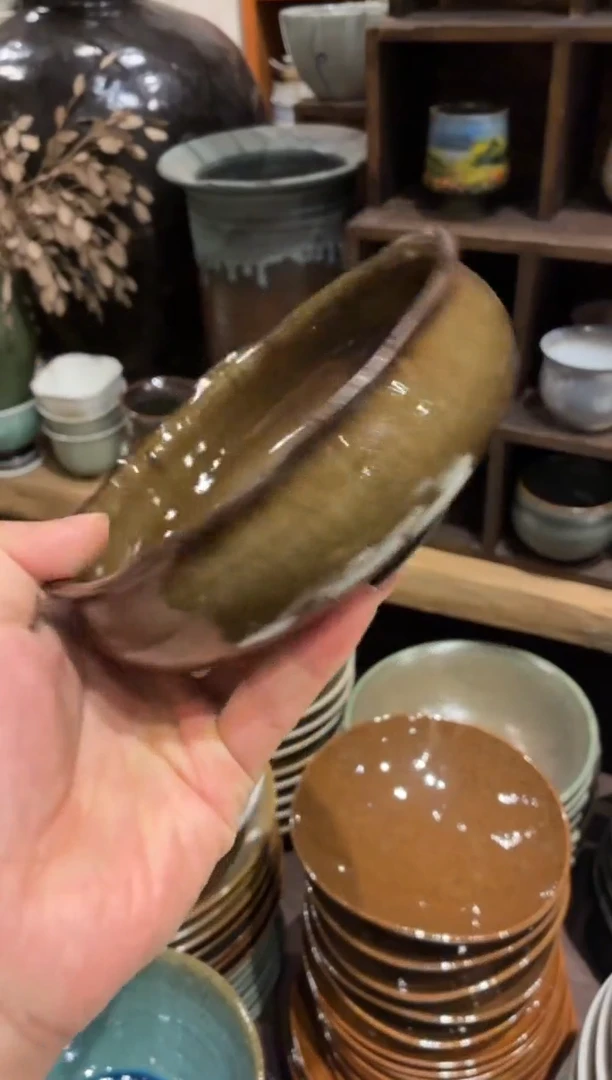 瓷片征****.933微瑕黑金手工钵1个