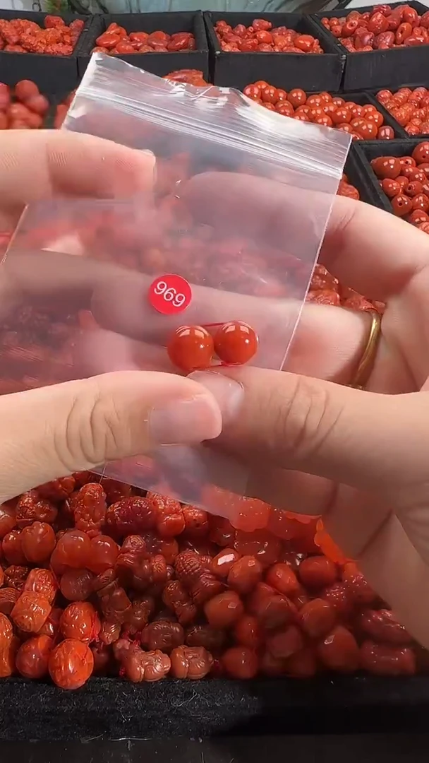 颈饰未镶嵌南红玛瑙1