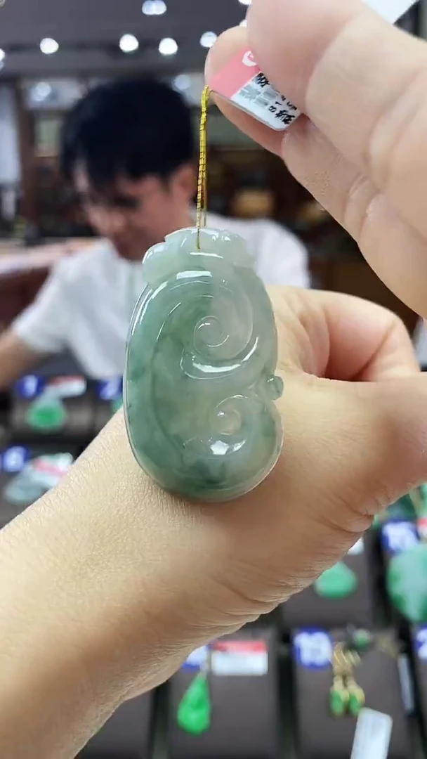 颈饰未镶嵌翡翠如意
