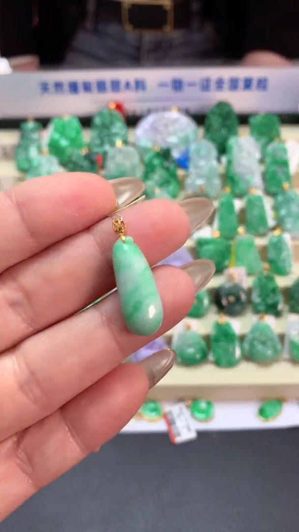 【闪购商品】翡翠吊坠(不含链)18K金镶嵌挂件