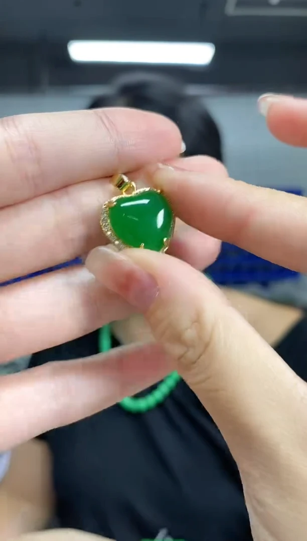 颈饰未镶嵌翡翠多样性发其一颜色微差