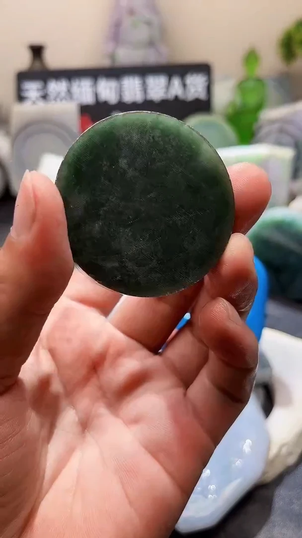 翡翠挂件未镶嵌翡翠