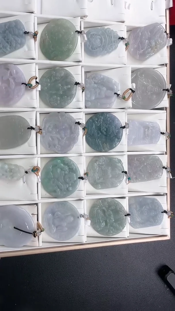 翡翠未镶嵌颈饰..../7/28/ 413多样性发其一