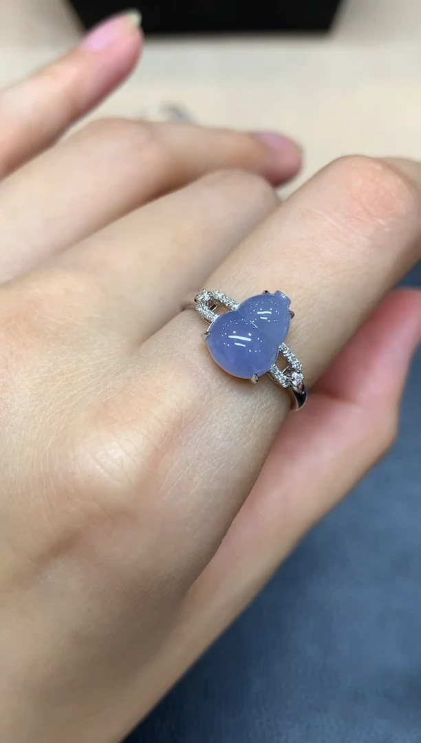 18K金镶嵌戒指翡翠葫芦【无服务费