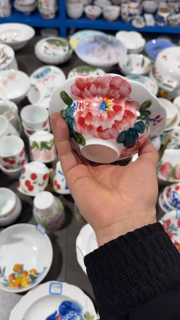 摆件陶瓷景德镇高温瓷（花口草帽小碗）