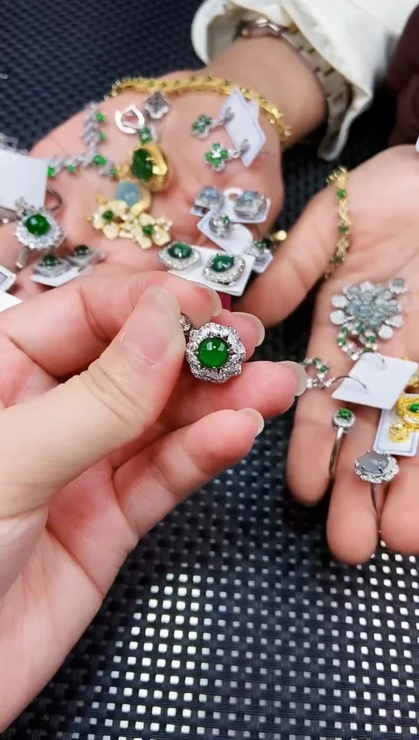 【闪购商品】翡翠吊坠(不含链)未镶嵌11111111