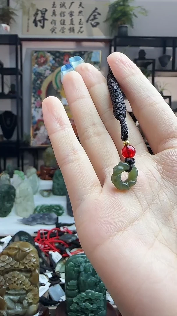 颈饰未镶嵌和田玉云**影和田玉吊坠