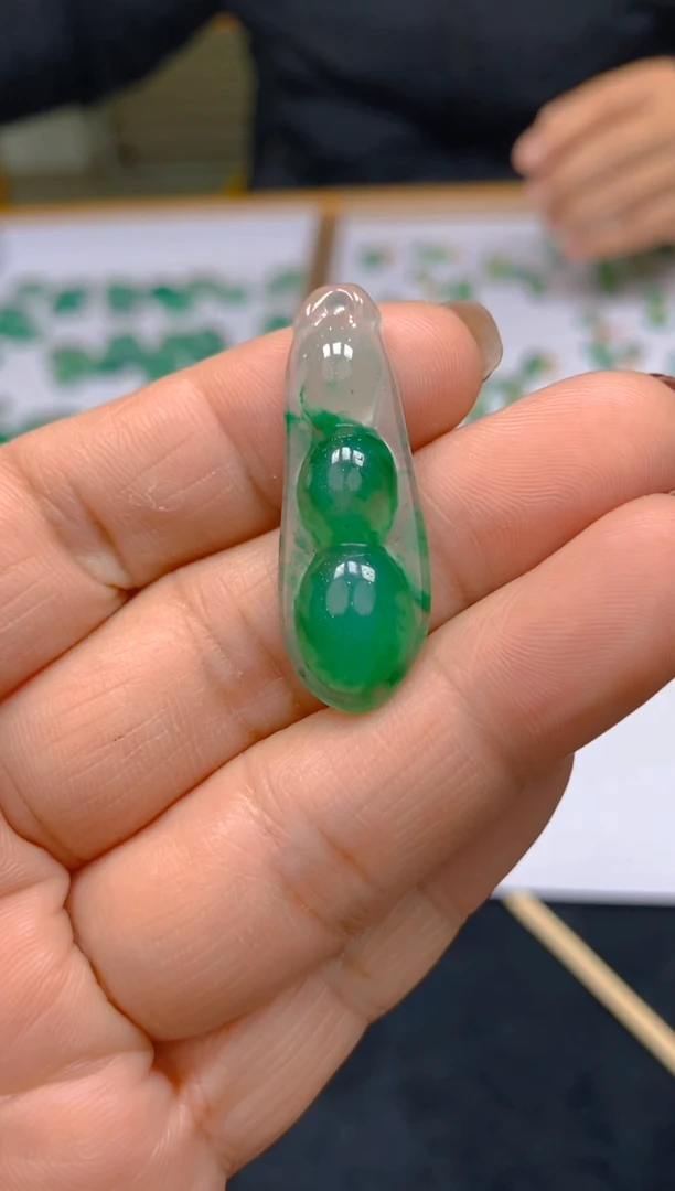 【闪购商品】石英质玉颈饰未镶嵌冰美人A货非洲翠