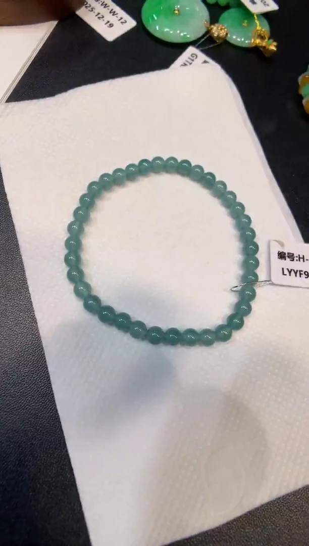 颈饰未镶嵌翡翠手串
