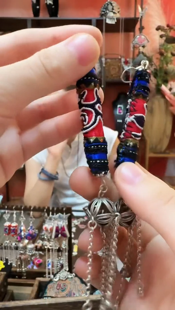 织绣我****吖云织谣民族风精美饰品   95