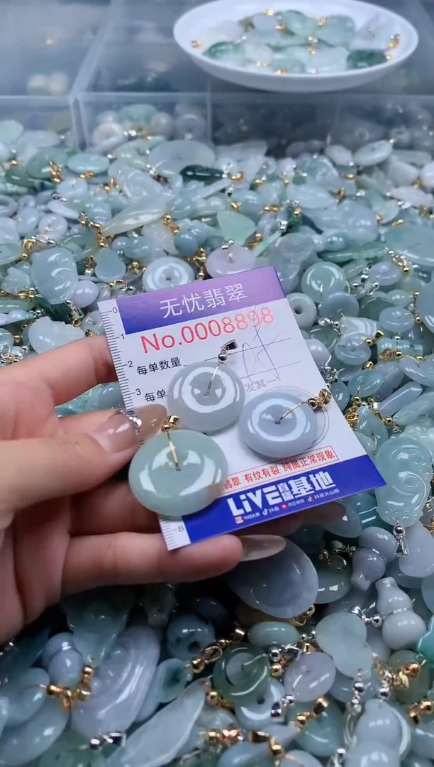 翡翠未镶嵌吊坠(不含链)8898
