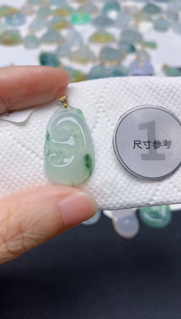 翡翠18K金镶嵌颈饰天然缅甸A货翡翠