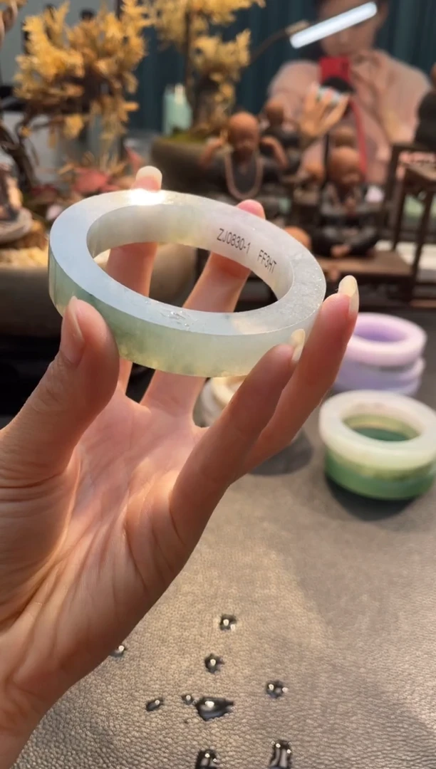 未镶嵌手镯定制翡翠风*?定制手镯不退不换